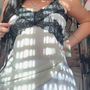 ♡ NWT Dainty Lace Trim Tank ♡